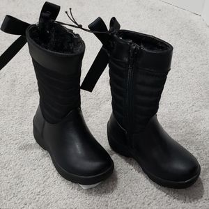 Girls size 6 boots